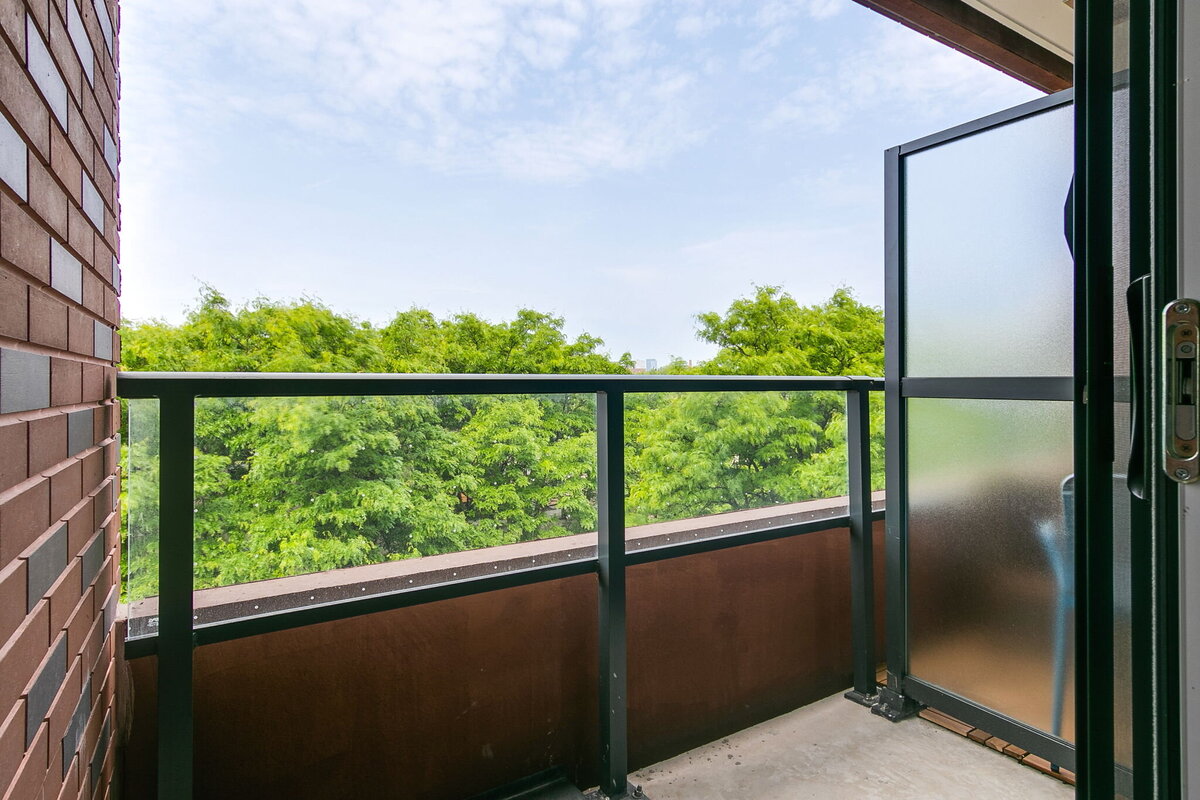 24-web-or-mls-47_001_Balcony