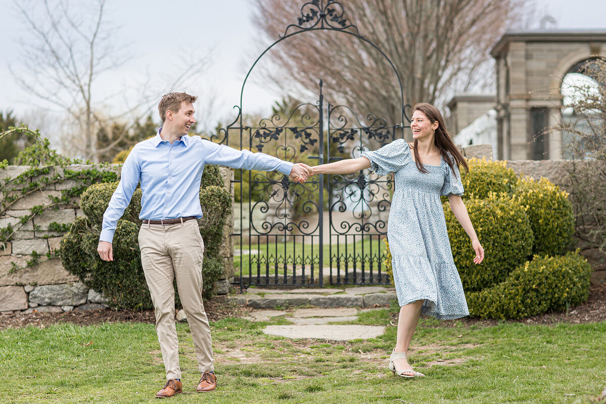 Engagement-shoot-the-harkness-park-connecticut-stella-blue-photography