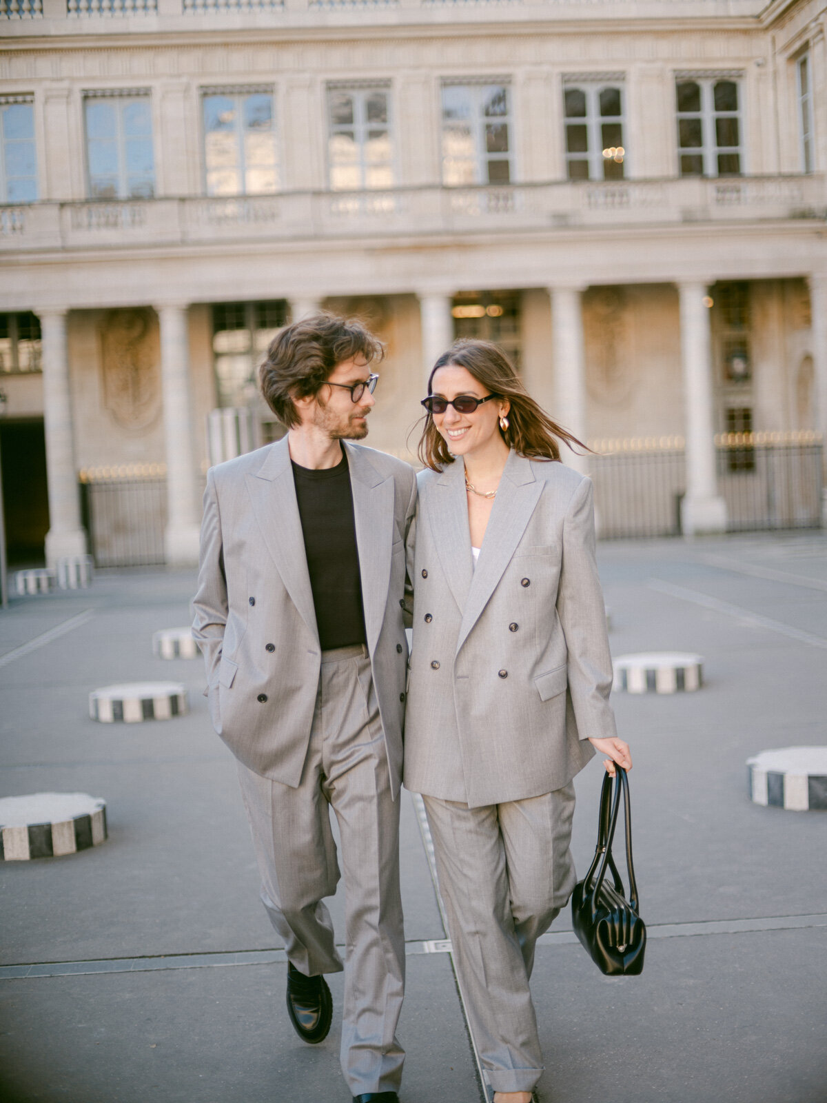 Engagement session Paris Louvres Tuileries Thomas Raboteur Luxury Wedding (25 sur 45)