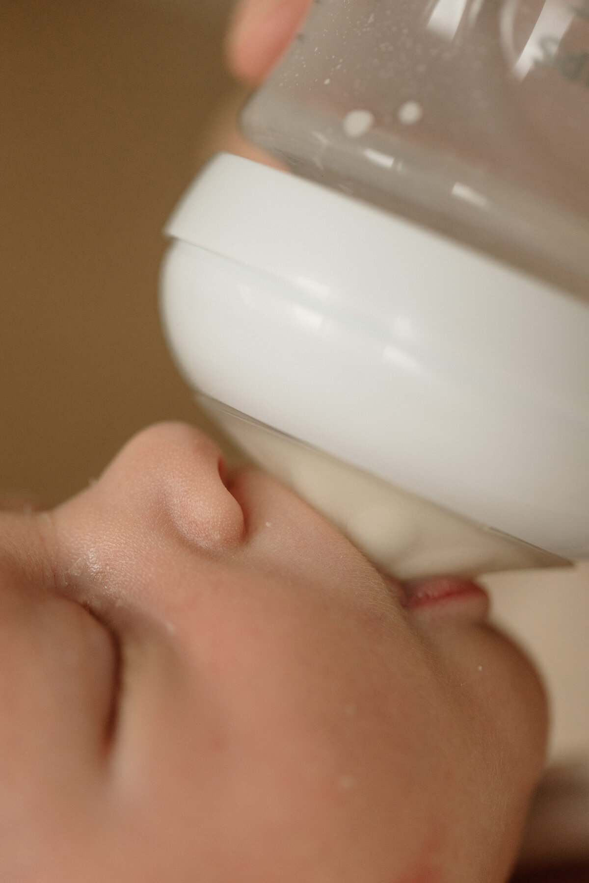 newborn fotograaf - gezinsfotograaf - zwangerschapsfotografie - videograaf - Sint-Niklaas - Pictures by Jess - Mama en baby shoot