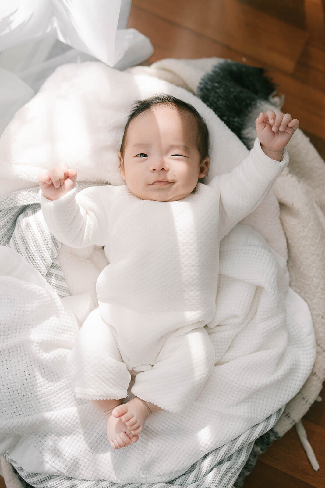 Inner-west-newborn-baby-stretching-awake