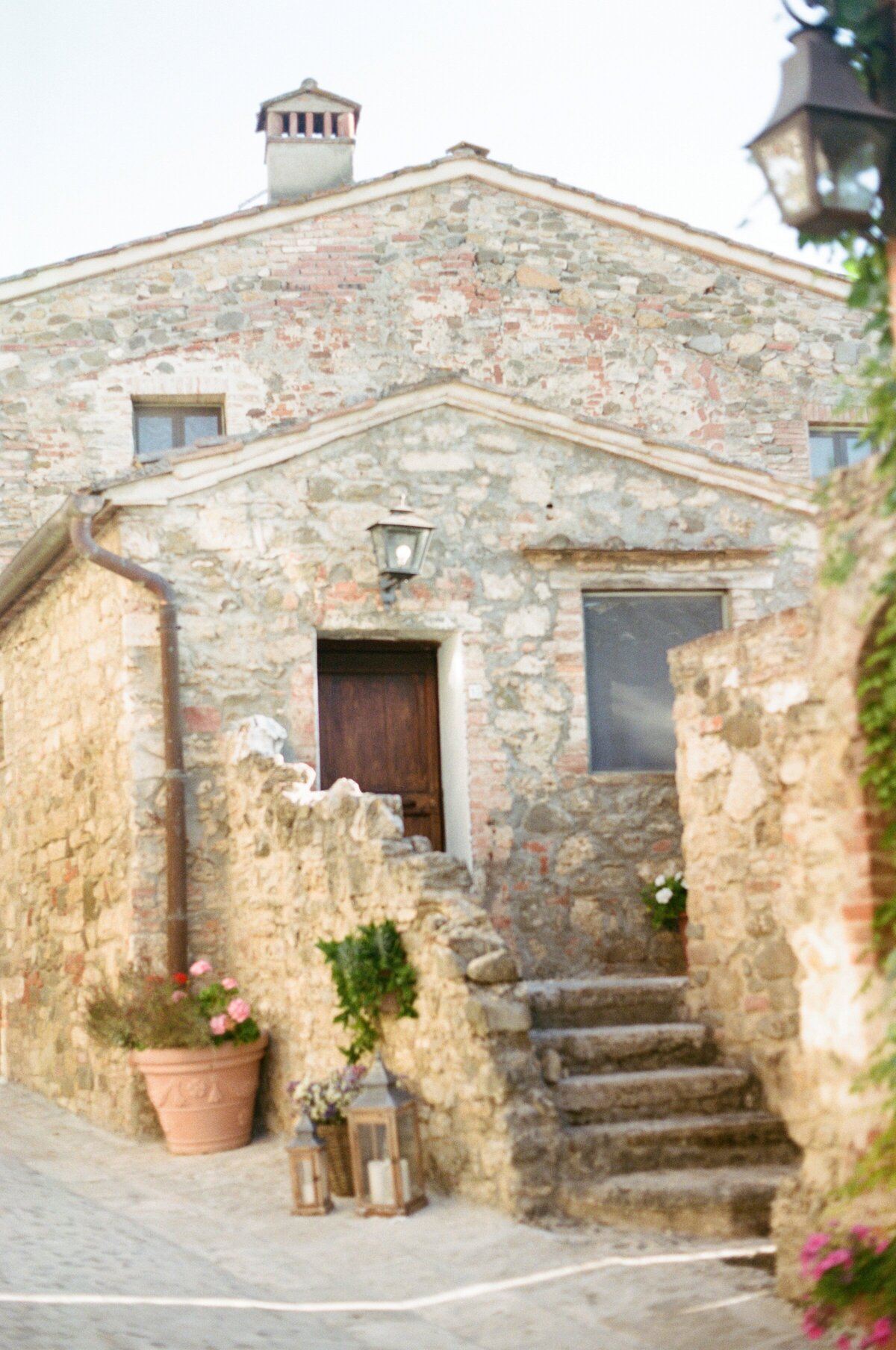 A wedding photo of the venue Laticastelli in aTuscany Italy