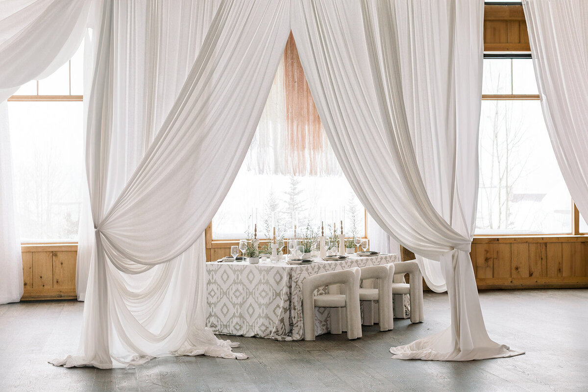 Devils_Thumb_Winter_Wedding_Editorial_by_Diana_Coulter_Submission-53