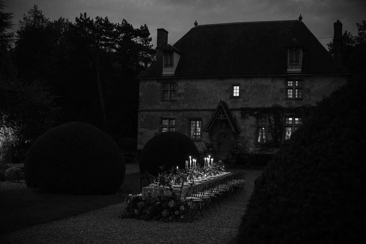 Wedding_Château _France_florist_trend _2025_maximalist_flowers_Capucineatelierfloral15
