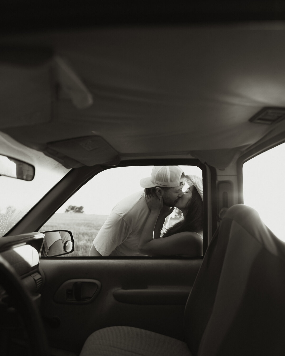 Wildflowercouplessessionwithtruck_emilyarwinephoto-139