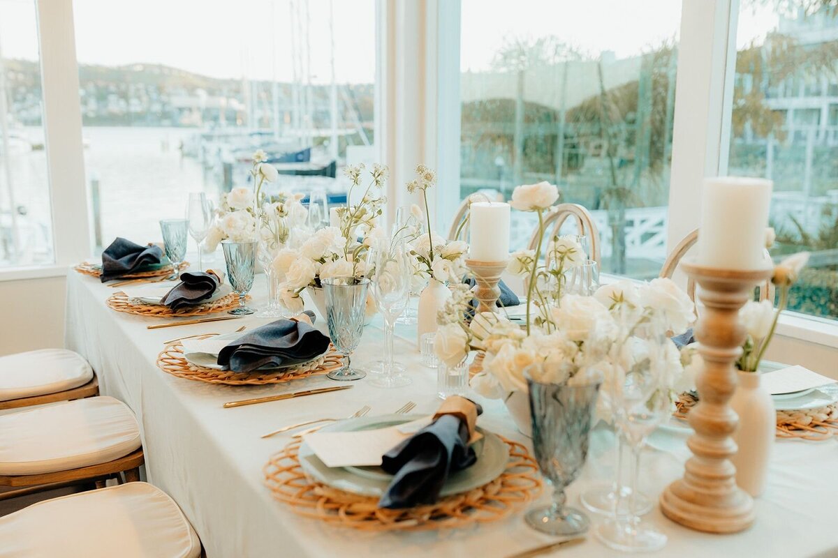 rattan-blue-tablescape