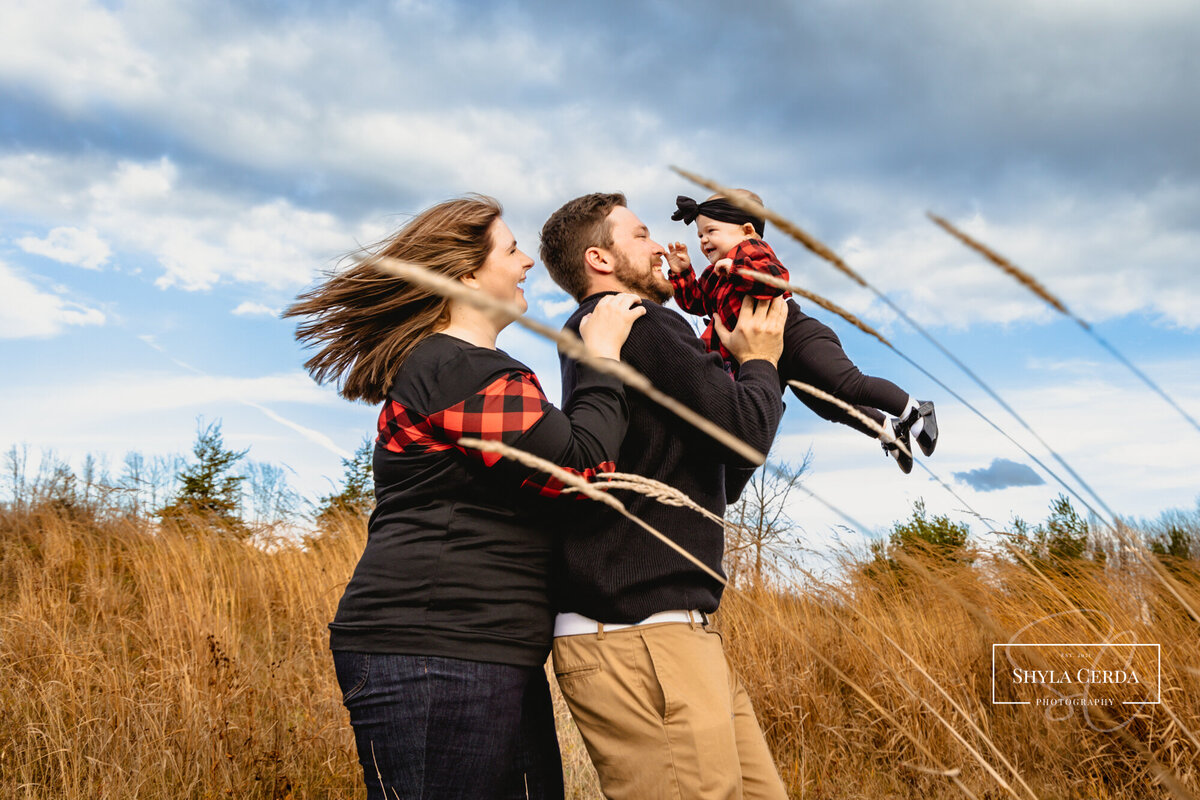 outdoor family photoshoot in field