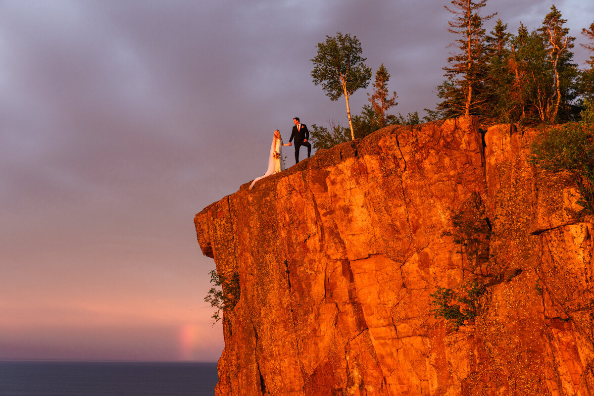 Wedding photo at Palisade Head taken by Minneosta wedding photographer Marcus Hanenburg Photography