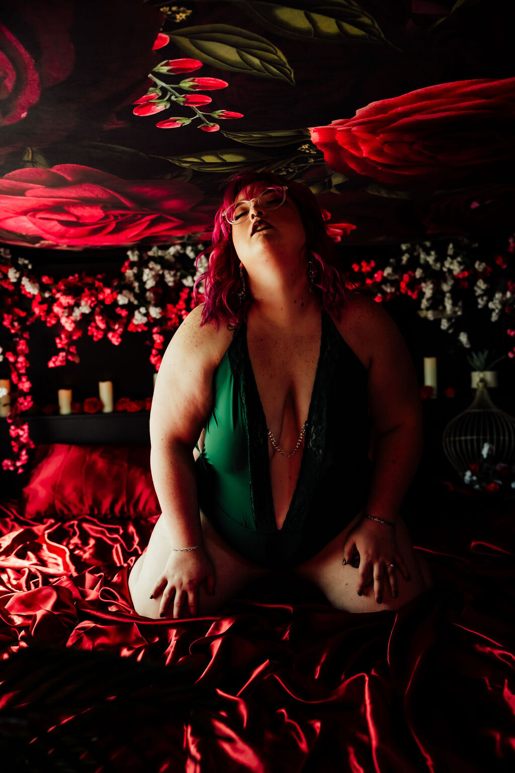 Boudoir photography woman in green lingerie on bed with red sheets Lubbock, Texas Boudoir photographer in Amarillo TX