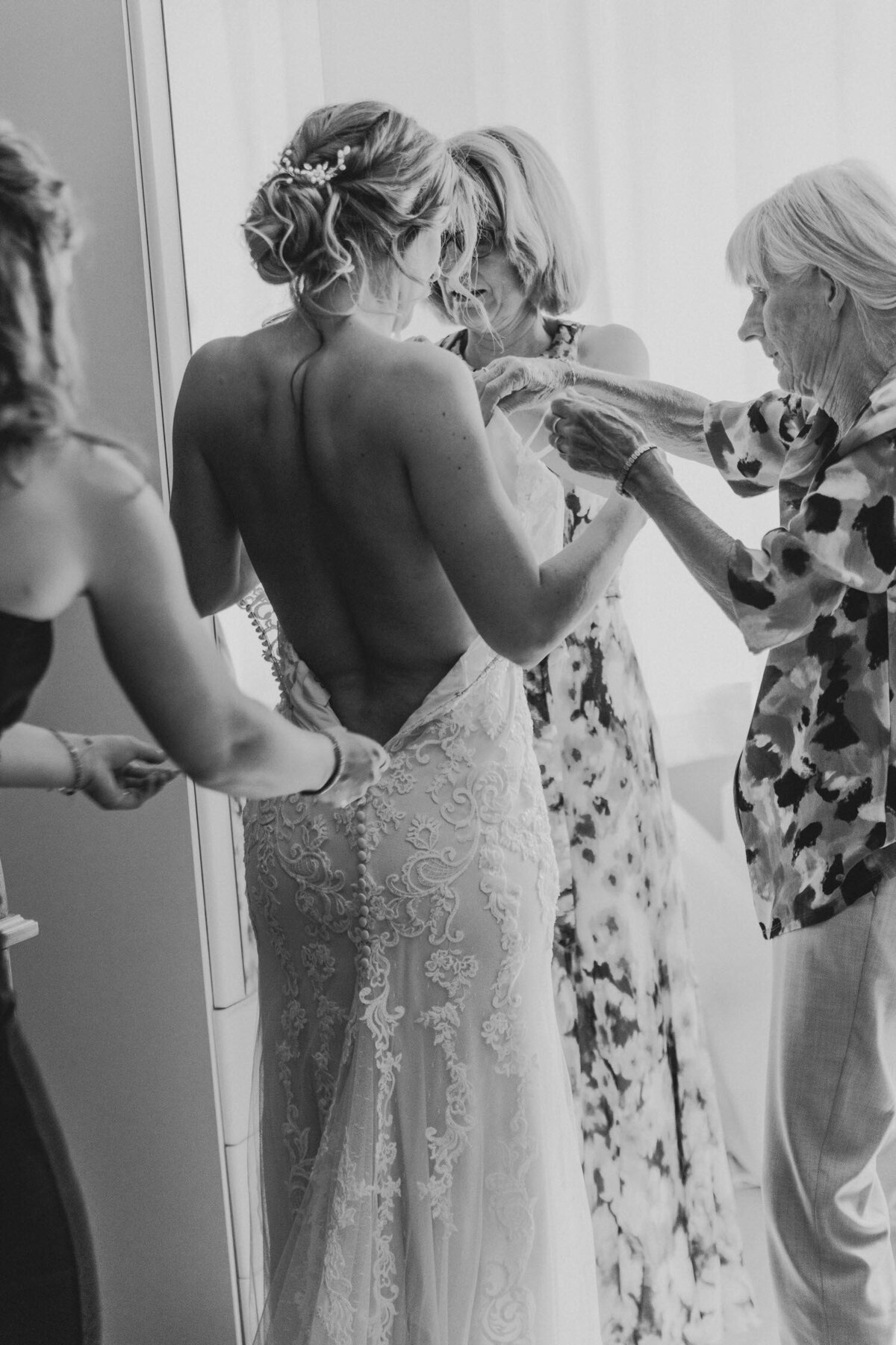 bride-getting-ready-weddingdress