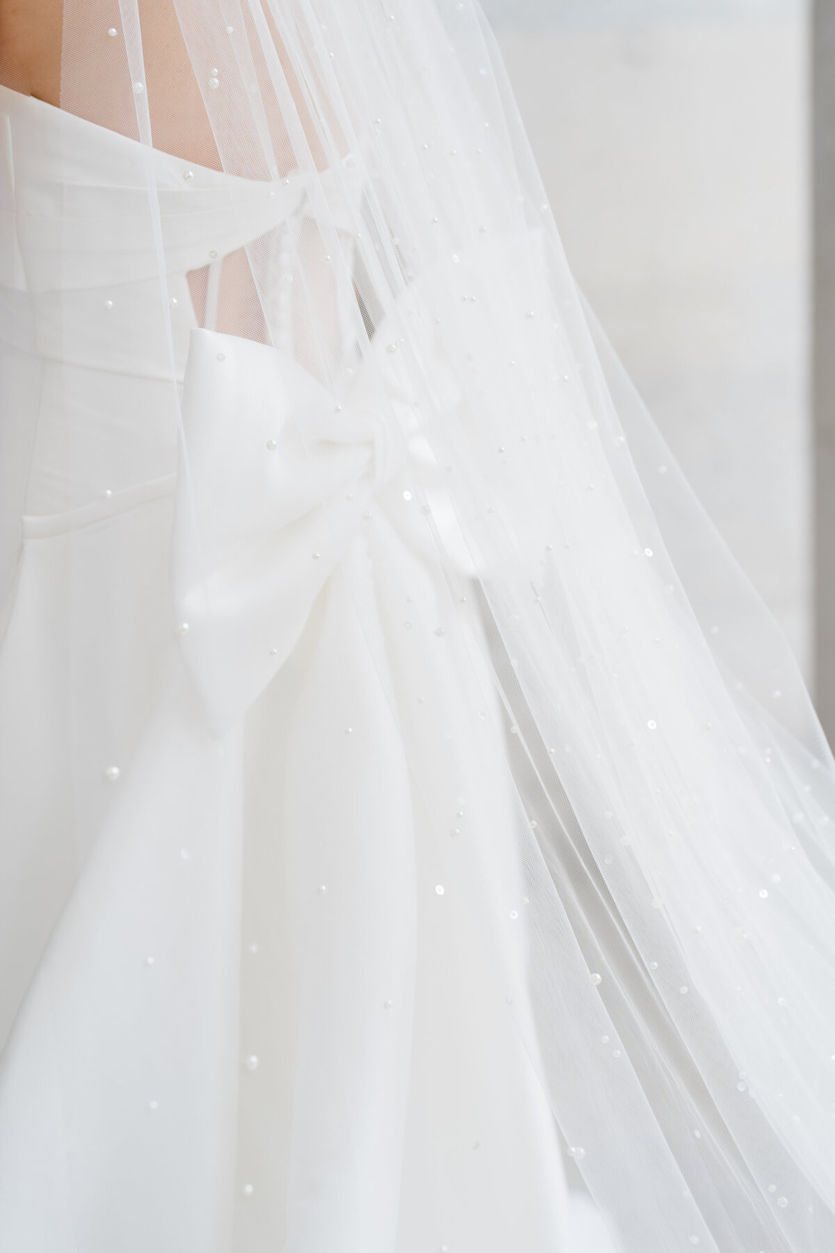detail photo of wedding dress bow