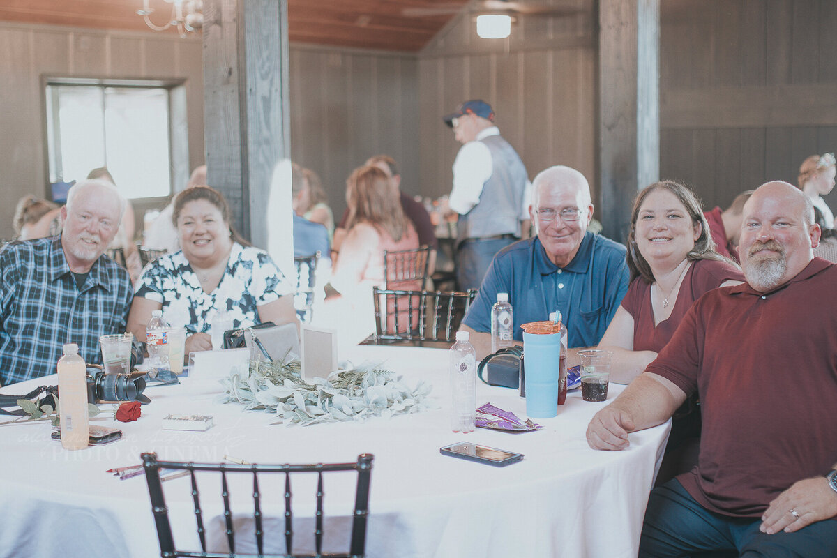 reception _ alaynna ann schwartz _ harpors vinyard _ iowa photographer _ playlife photography_0442