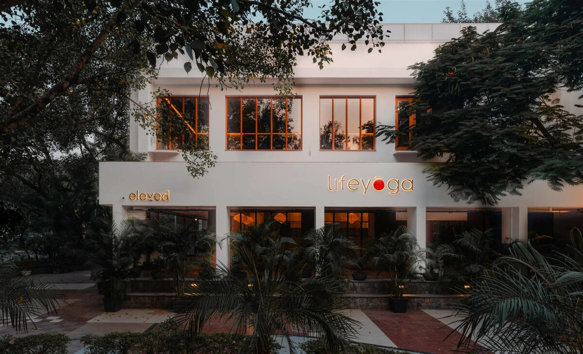 yoga-teacher-training-luxury-hotel-resort-staff-employee