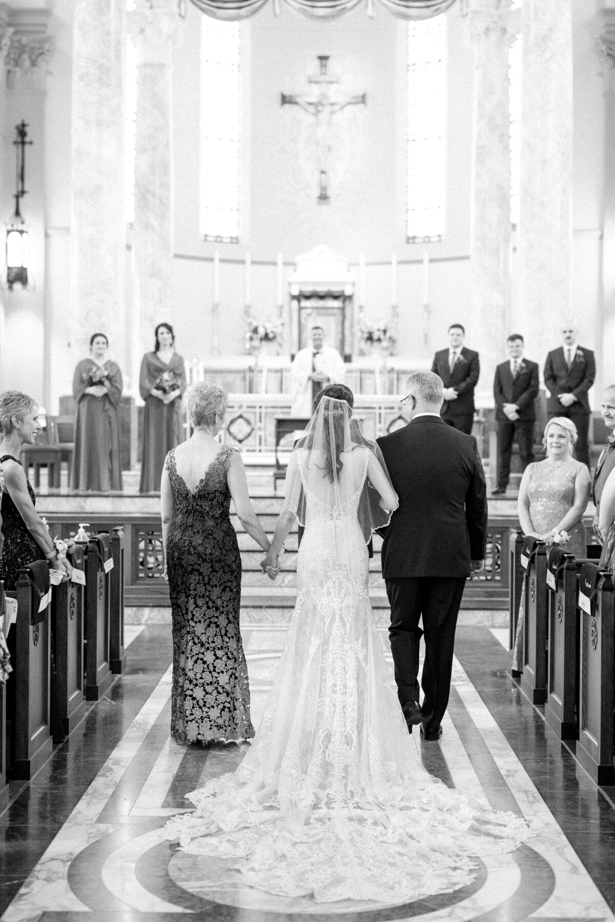 Sonja and Steven - Sacred Heart Cathedral and The Press Room - East Tennessee Wedding Photographer - Alaina René Photography-167