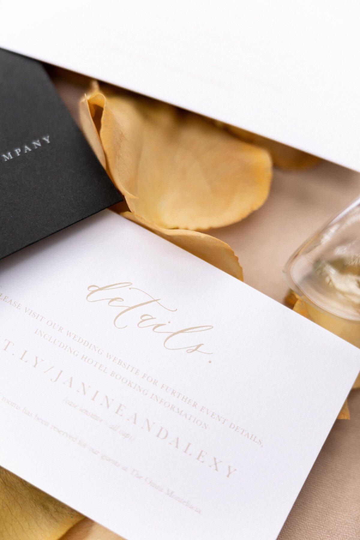 gold-wedding-details-card