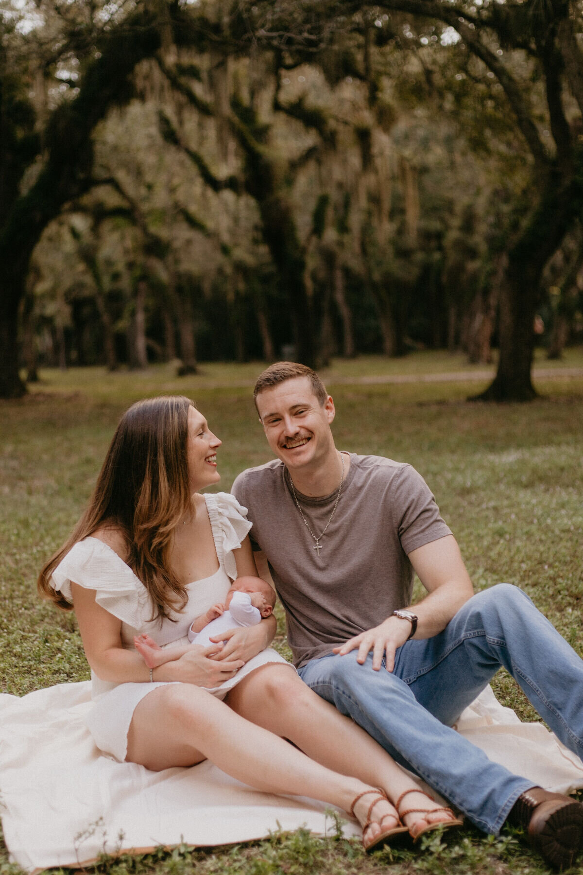 outdoor-newborn-photoshoot-14