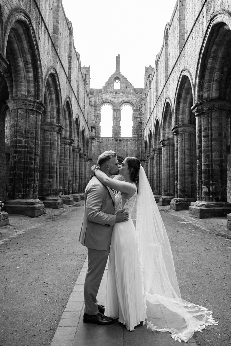 VICTORIABAKERWEDDINGPHOTOGRAPHER_EMILY&MARK_KIRKSTALLABBEYWEDDINGPHOTOGRAPHER-335