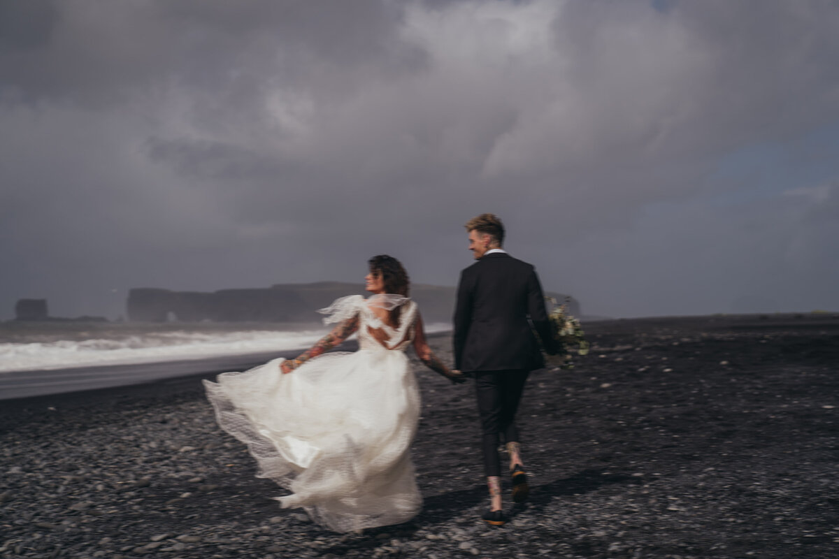 2022-Black-Sand-Beach-Reynisfjara-Iceland-Bridal-Portraits-Elopement-Photos-Molly-Margaret-Photography-B&W-Grainy-Moody-2