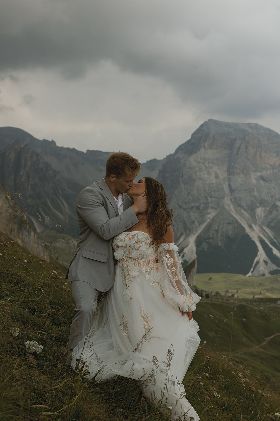 destination-wedding-elopement-photographer-italy-dolomites-seceda-documentary-tanya-davids-photo-film-130