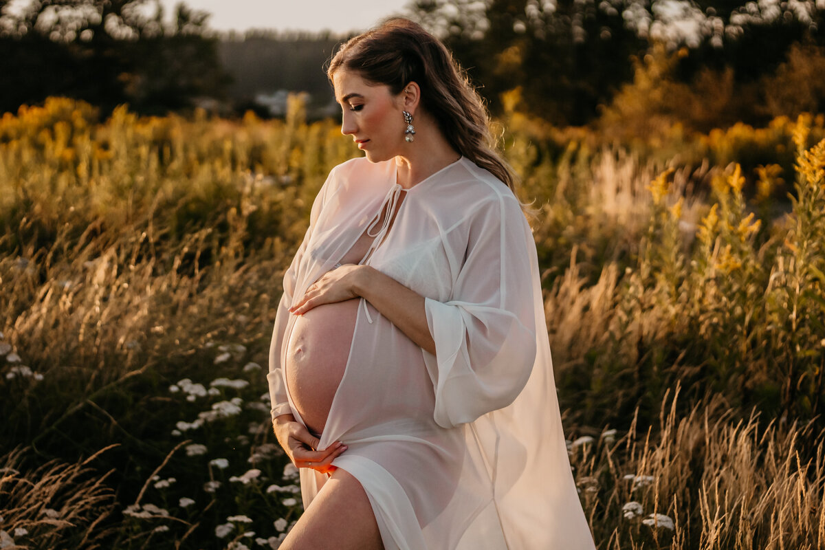 Styled maternity session in Mud Bay, Surrey