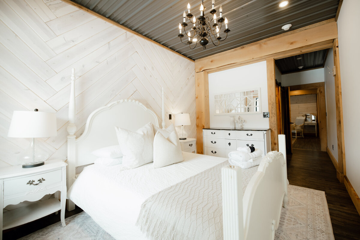 Bear-Ridge-Destination-barndo-suites-rosie-photo-video-55