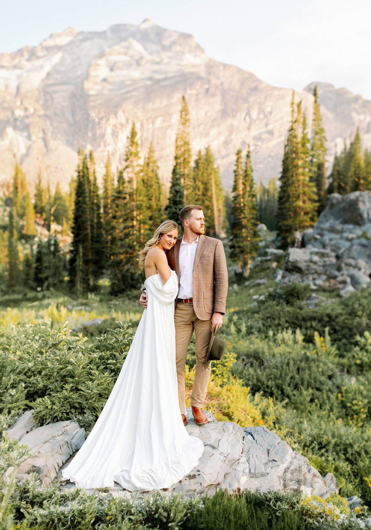 Maddie Moore Photography captures bride and groom at elopement in Utah