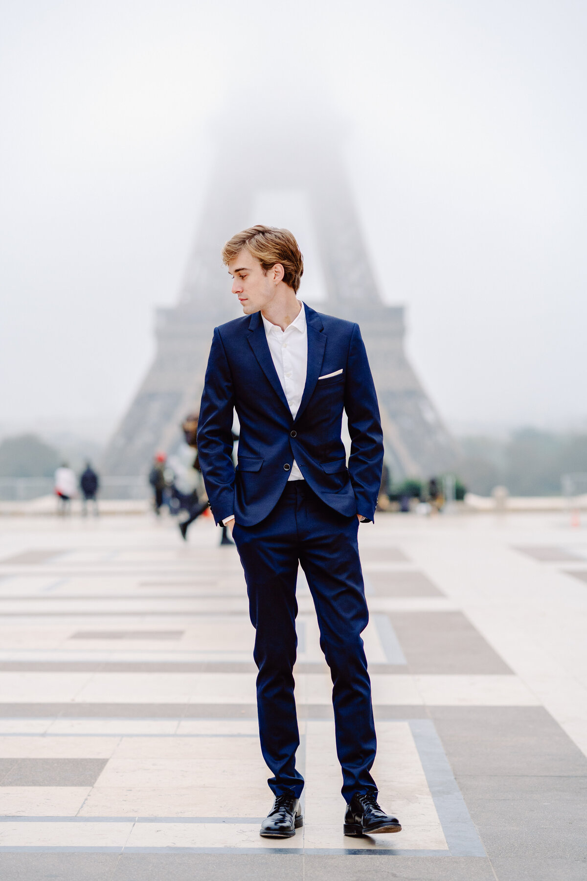Bridal session in Paris photographed by Paris wedding photographer