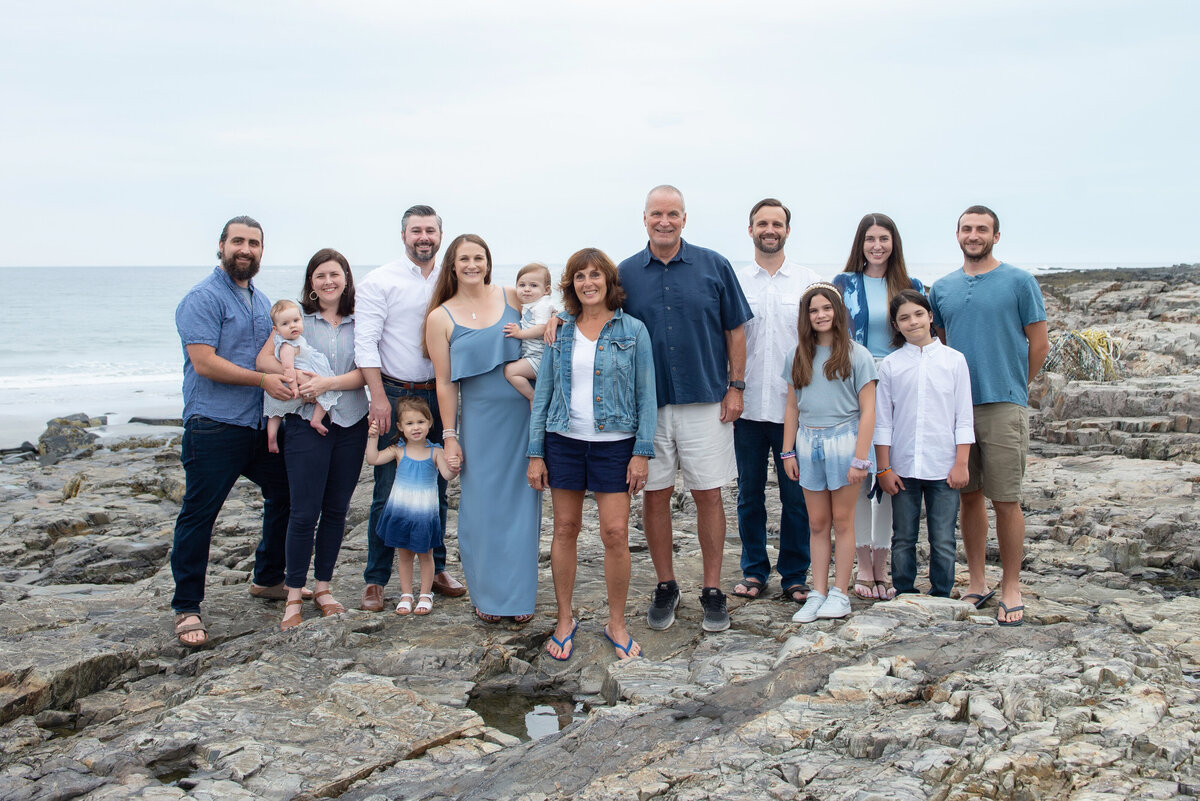 Multigenerational family portrait in york maine