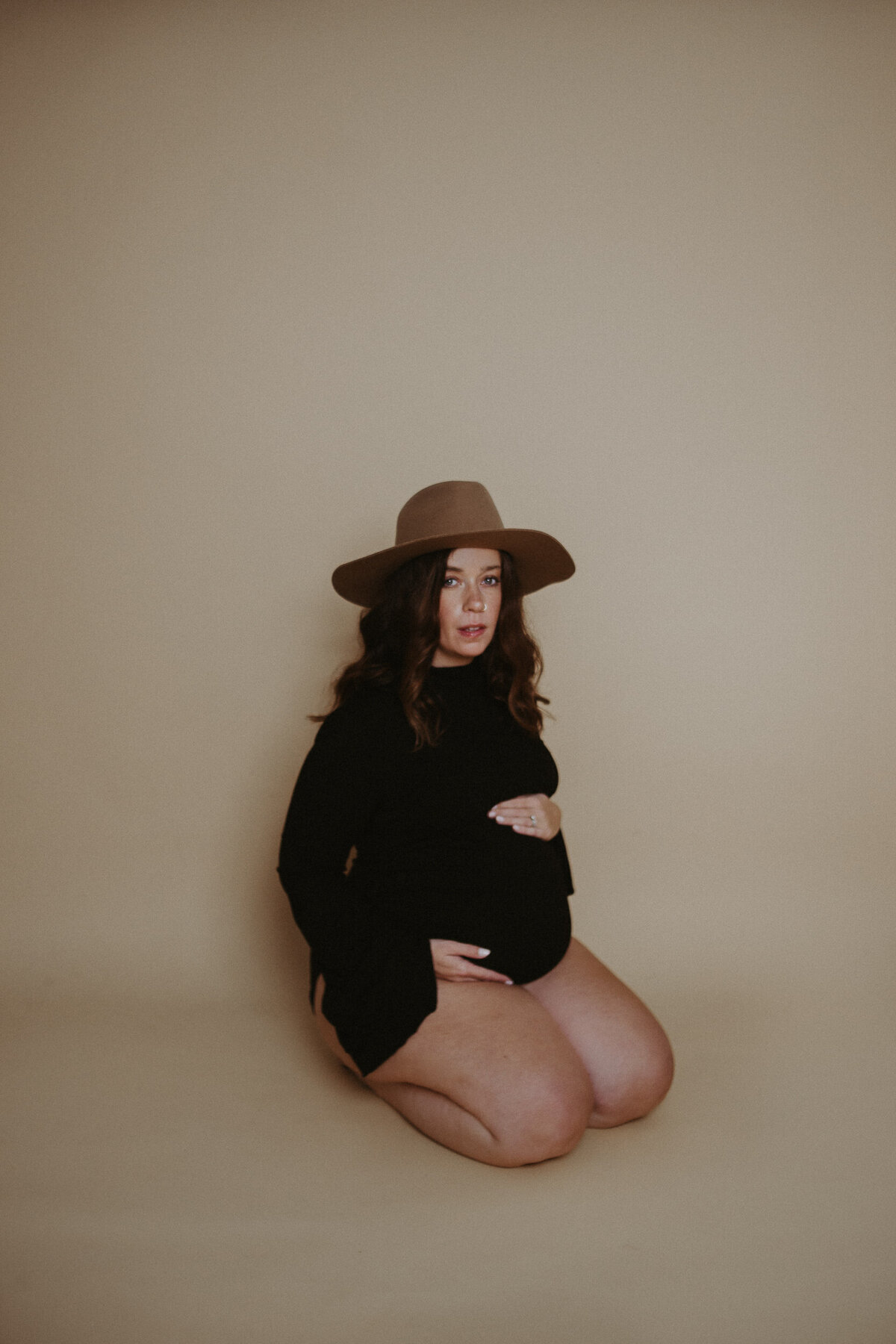ashley-maternity-boudoir-10