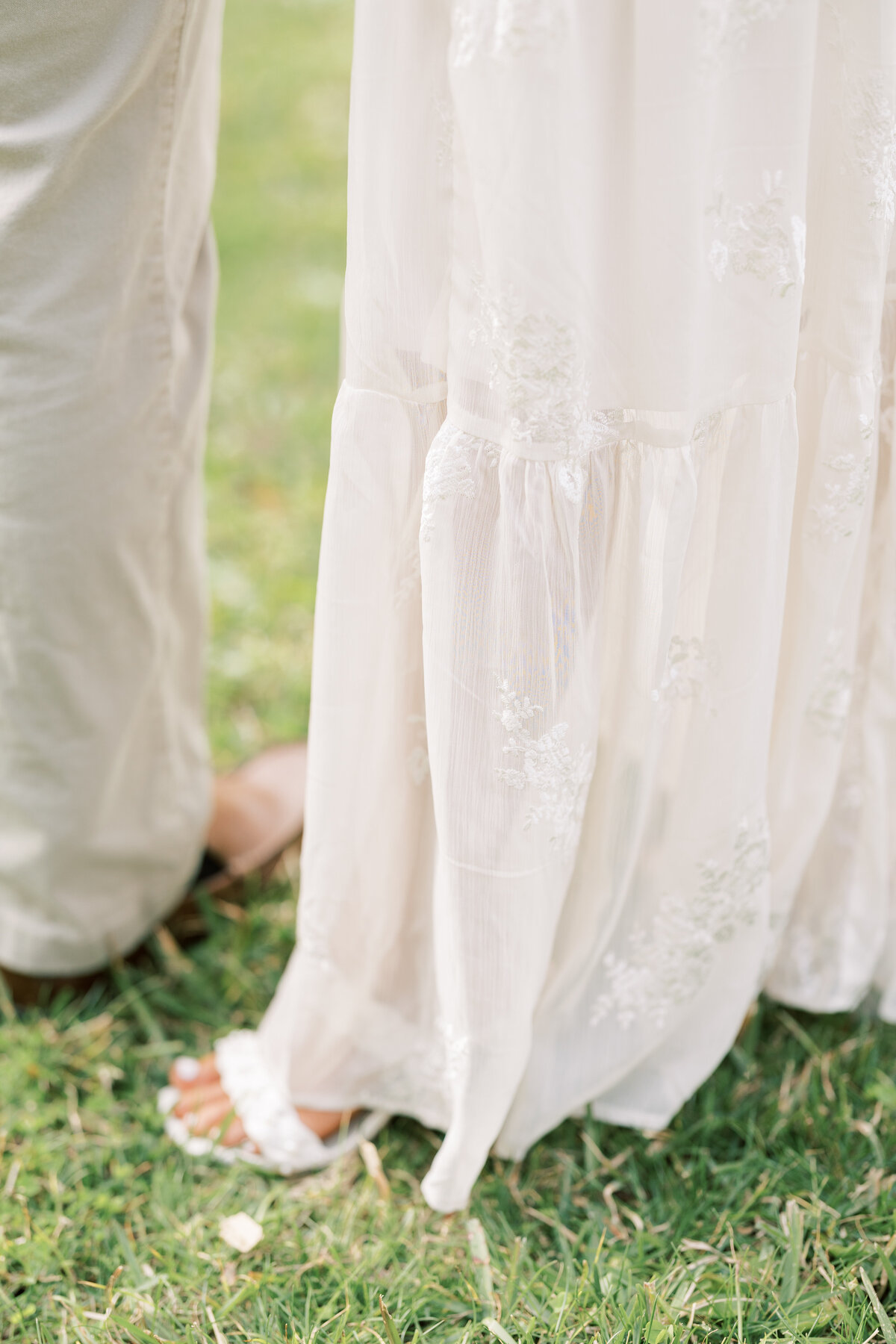 timeless-white-themed-georgia-engagement-photography-15