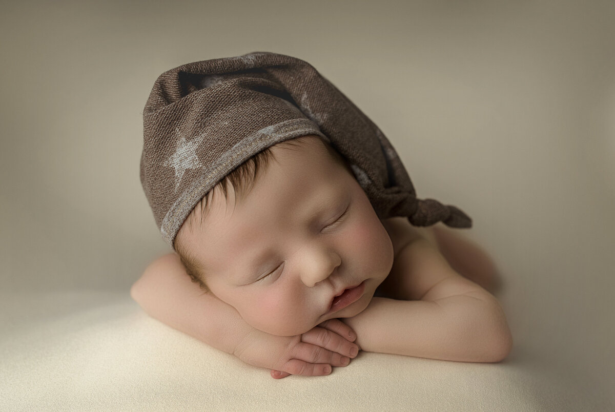 Westfield IN newborn photographer, newborn photography near me, newborn portraits near me, professional newborn photos, newborn photography packages
