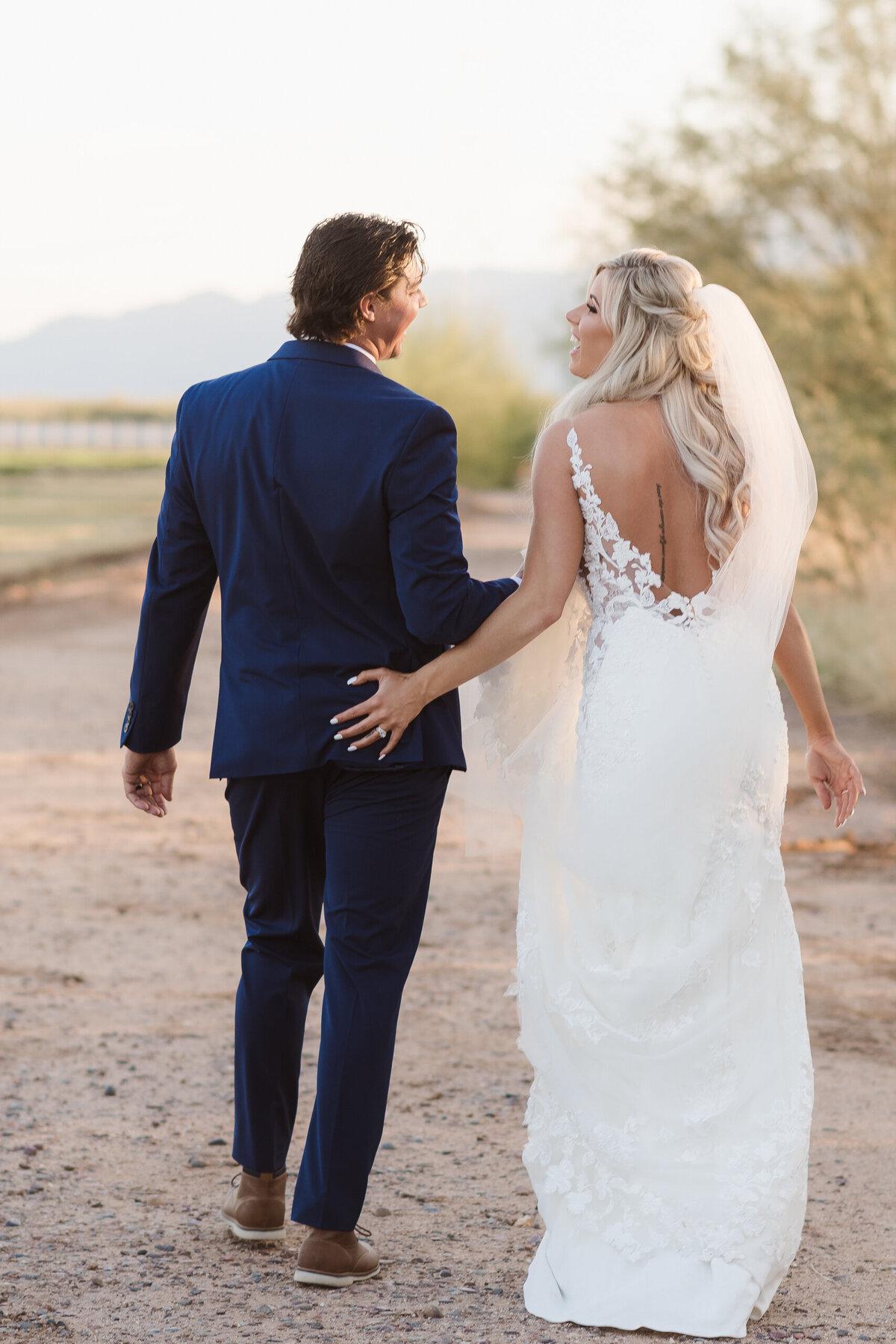 golden-hour-outdoor-wedding-by-suess-moments-nj-photographer--7610