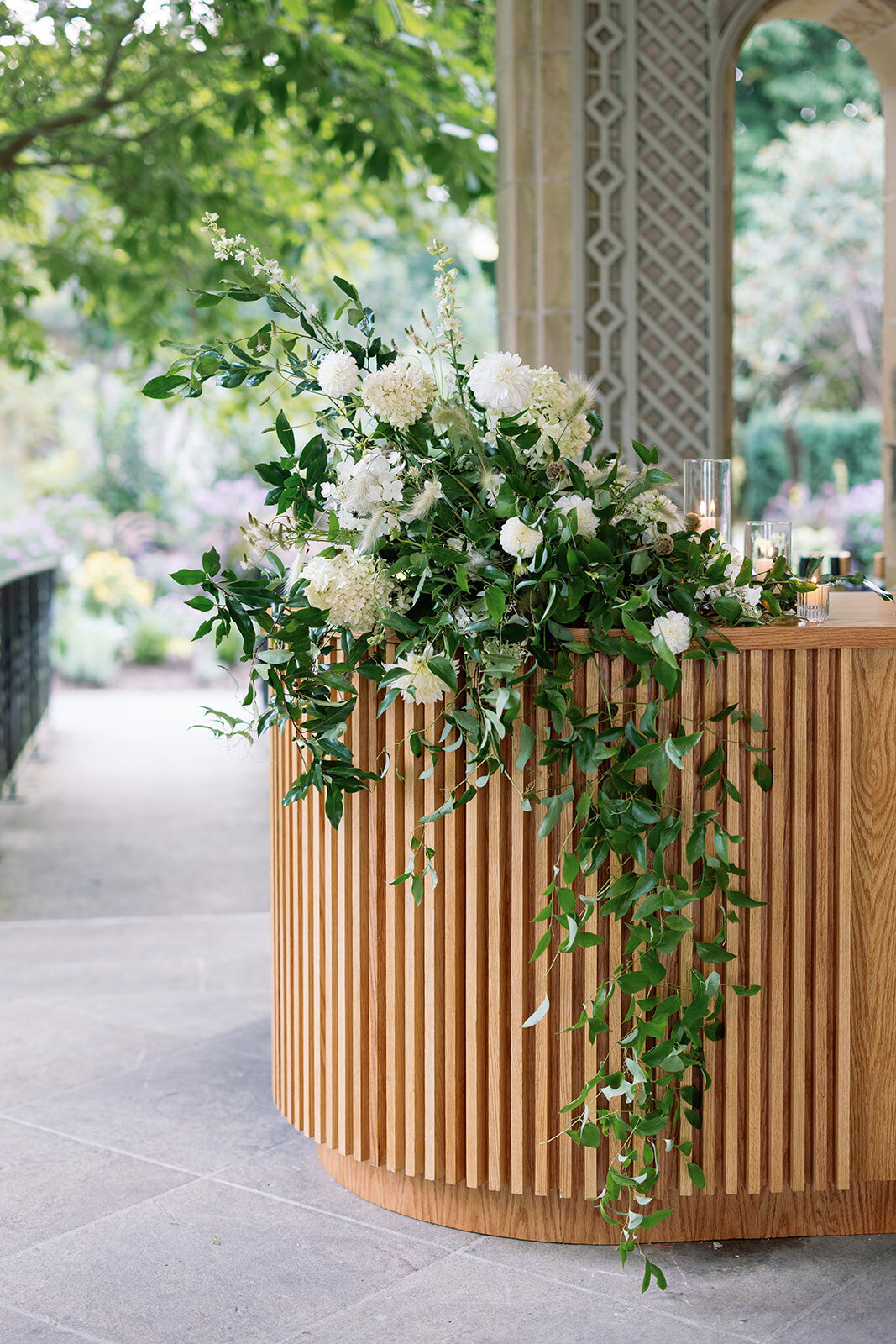 wedding-bar-flowers-at-glen-manor-house