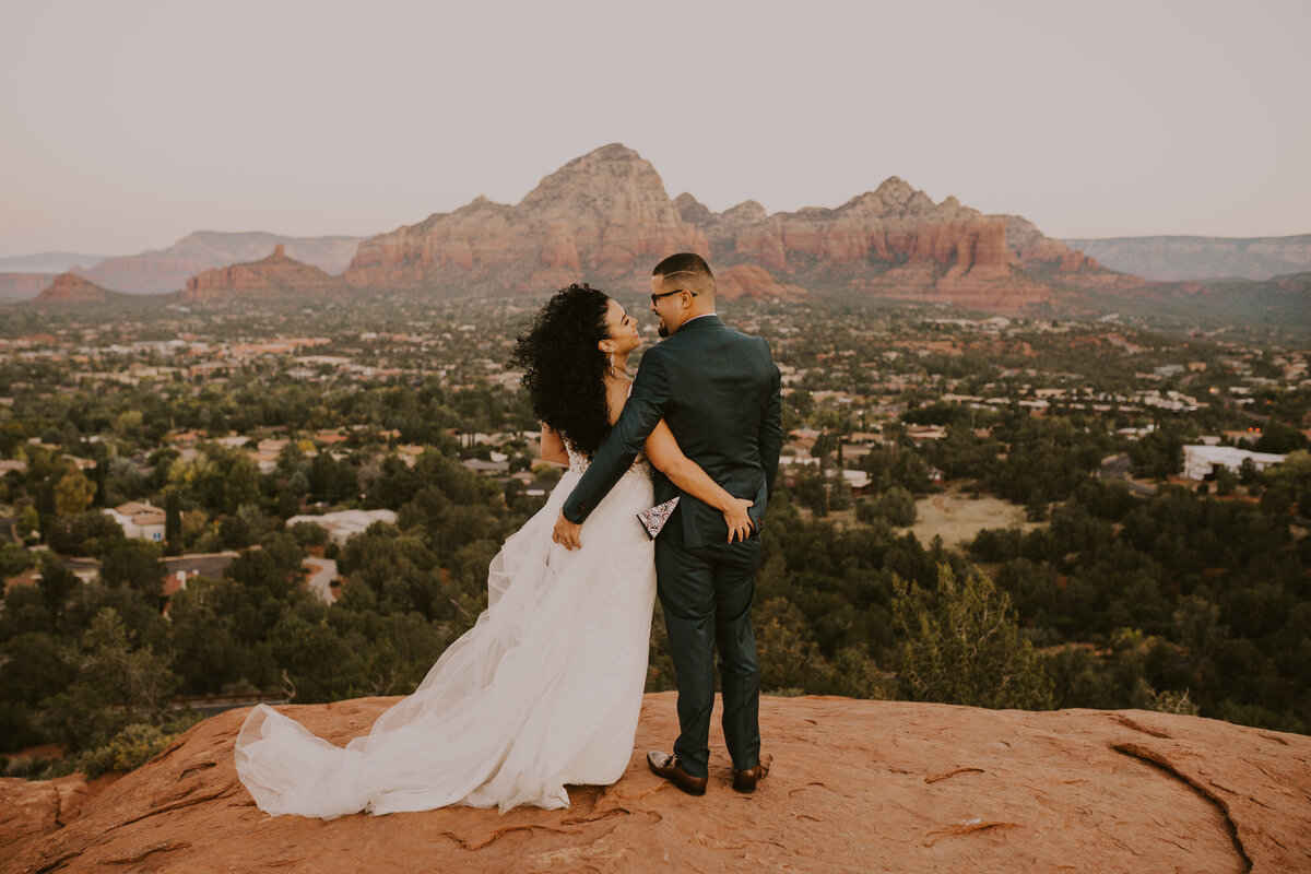 jujuphotography-sedonaarizona-sedonanationalpark-elopementsession-elopementdestinationwedding-cristinaandalexis-555