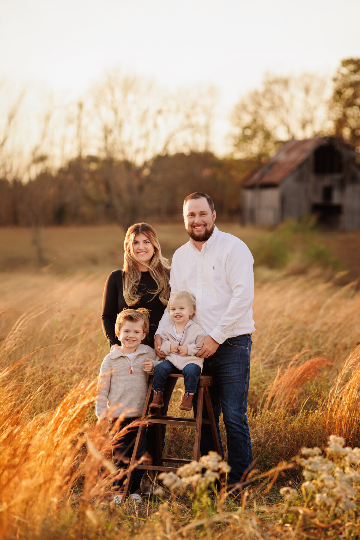 NWA family photographer, Northwest Arkansas best family photography, family portraits near me, professional family photos, family photography packages