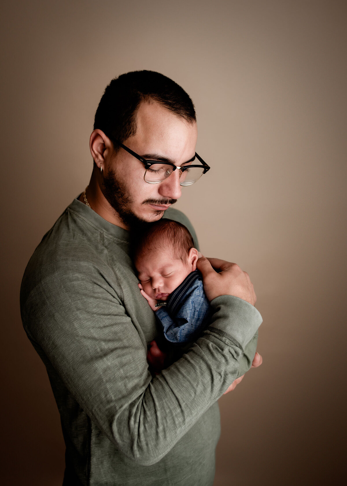 Phillipsburg-New-Jersey-Best-Newborn-Photographer-dad