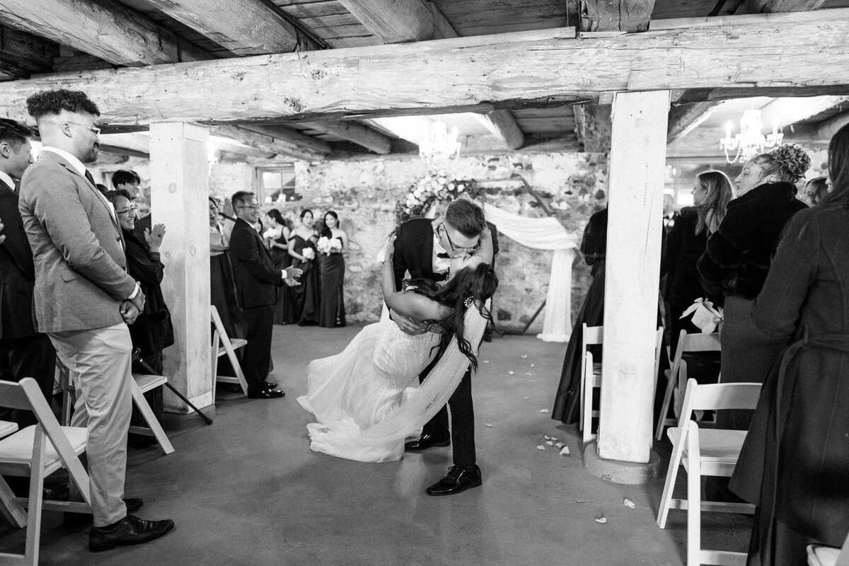 W11-Wedding-Photos-Caledon-Valley-Estate-Eleanor-and-Michael-2024-11-02-2500px-1162