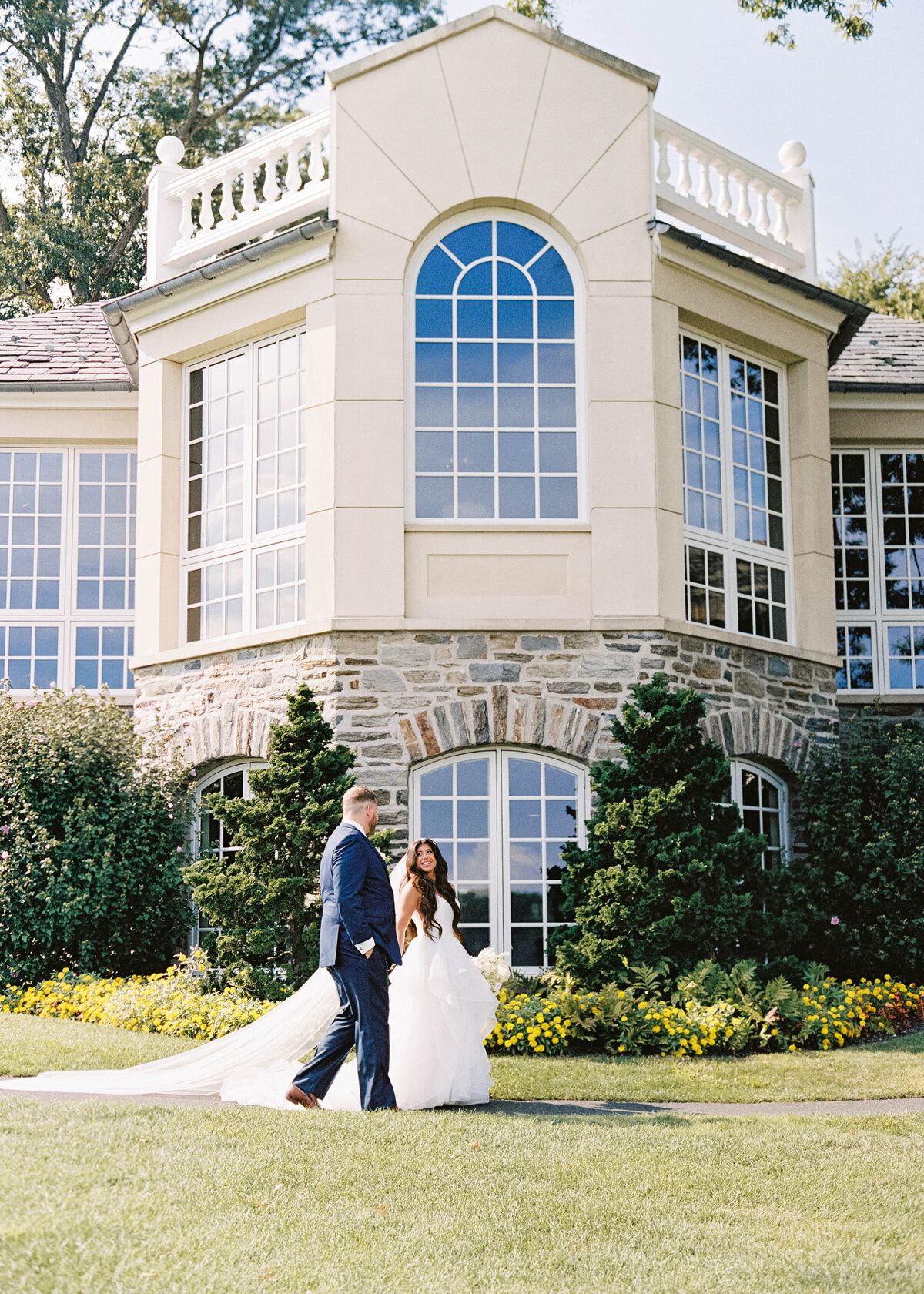 Huntingdon-Valley-Country-Club-Wedding-Bride-Groom-Photos_052