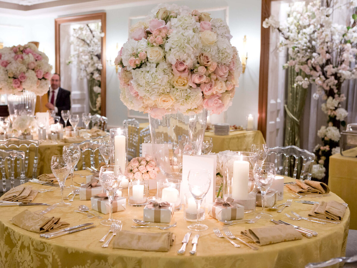 12 table-flowers-the-lanesborough