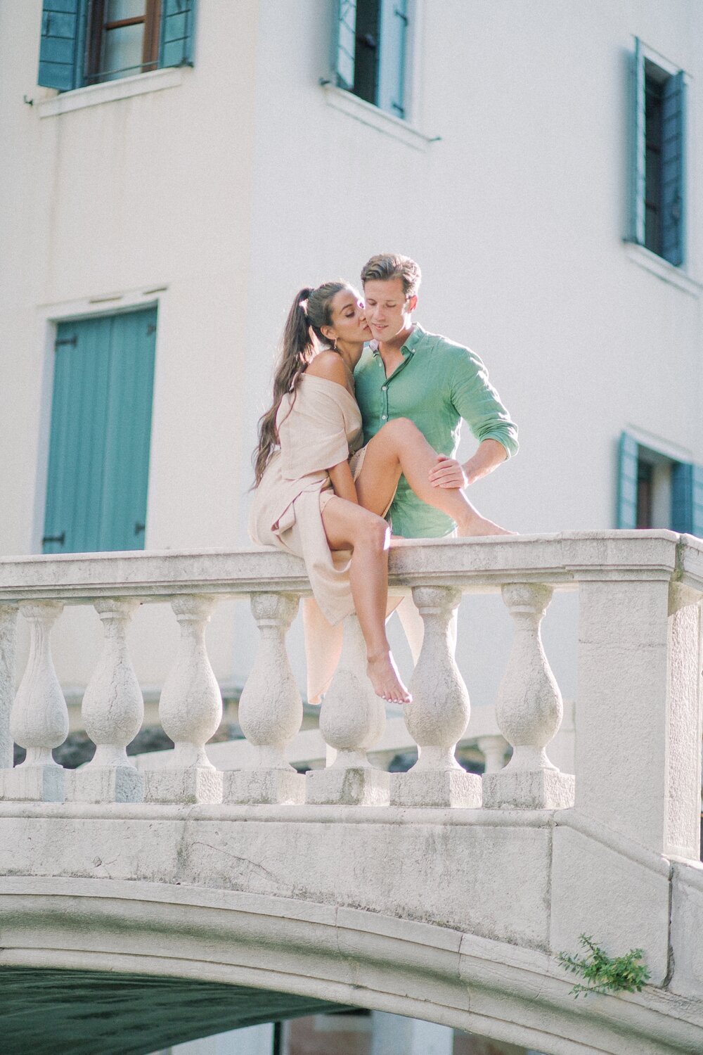 venice-elopement-photographer-editorial-film-35mm-wedding-fashion_0021