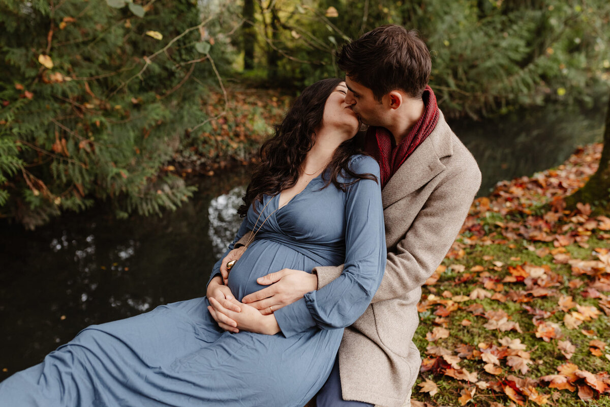 shooting-grossesse-au-milieu-feuilles-automne1