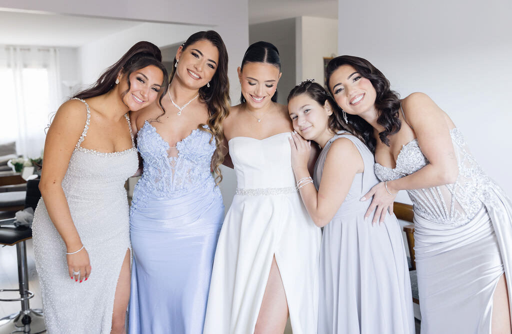 Bride's getting ready portrait | Toronto luxury wedding photographer | Montreal high end wedding photographer