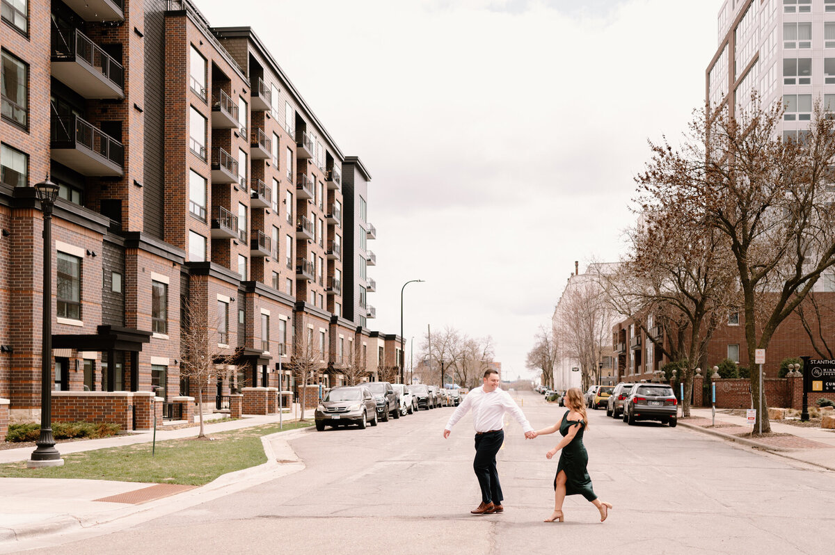 minneapolis-skyline-engagement-session-julianna-mb-photogaphy-7