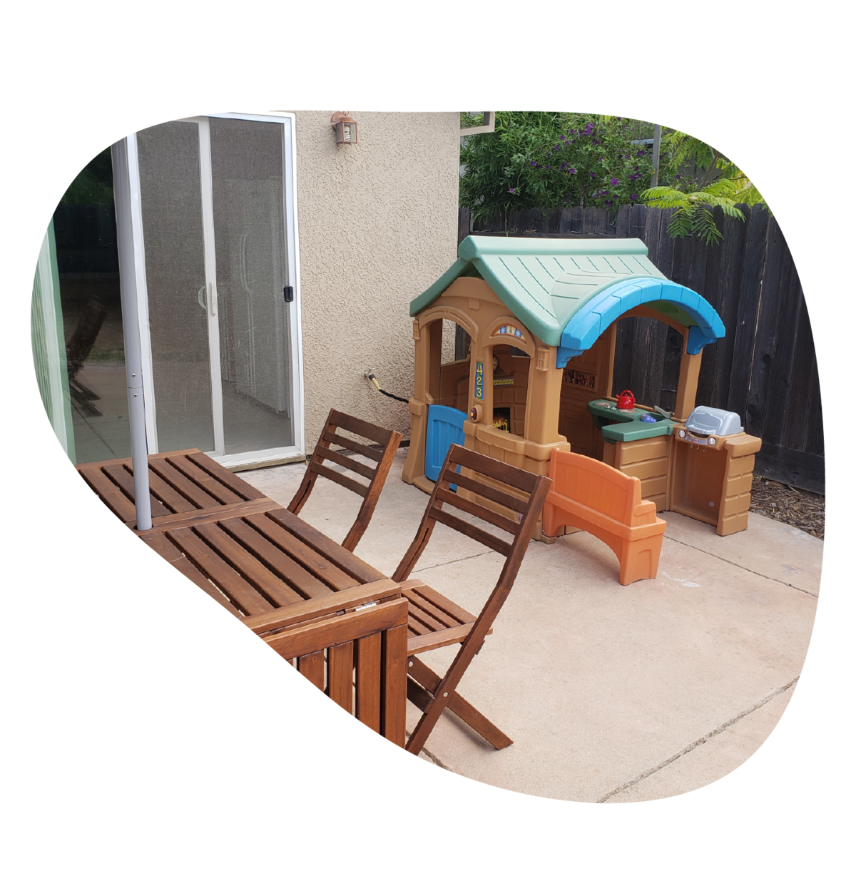 Books & Blankets daycare, located in Elk Grove, CA, offers both indoor and outdoor play spaces so our children can learn and play in the best possible environment.