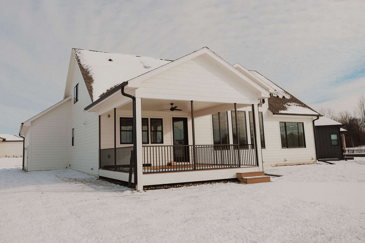 2802-Exterior-Grimes-Central-Iowa-Custom-Home-JRL-Builders-3F1A0314