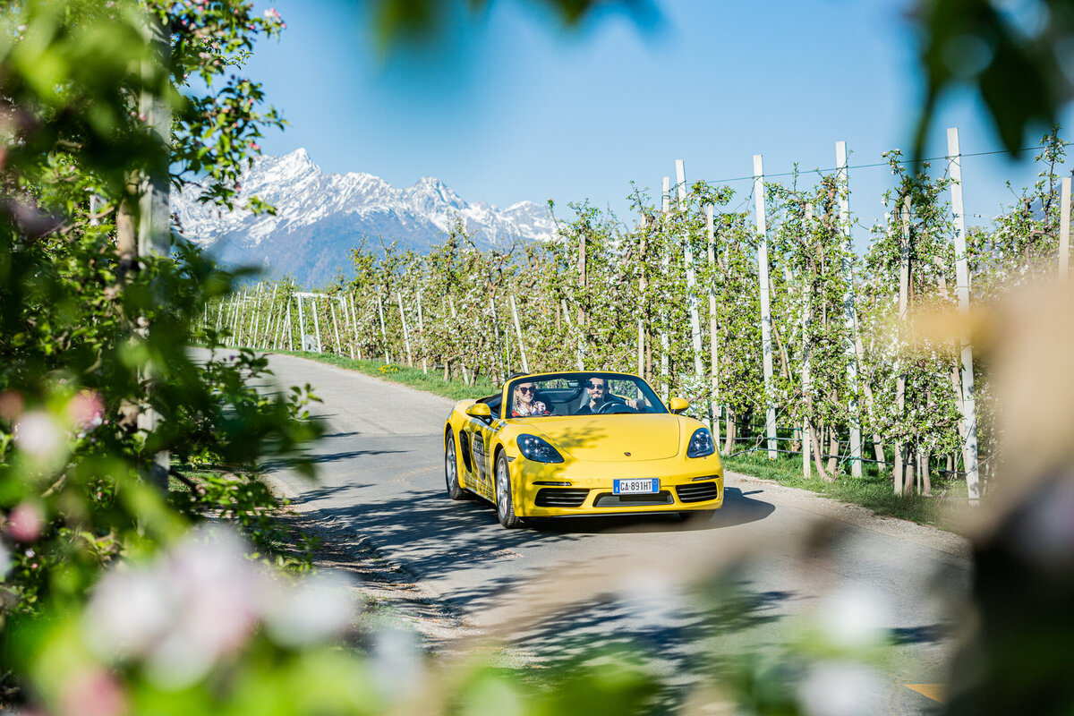 Waterstone - Dolce Vita Hotels - South Tyrol - Luxury Boutique Hotel - 00_MAIN_Porsche Cabriolet