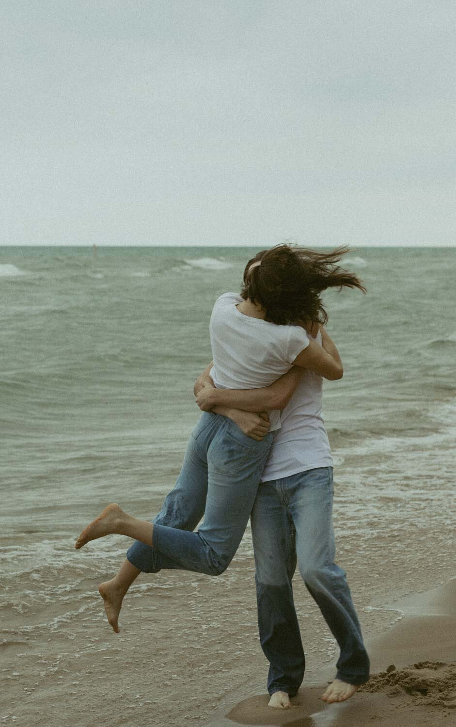 Lake-Michigan-Engagement-Session-26_2