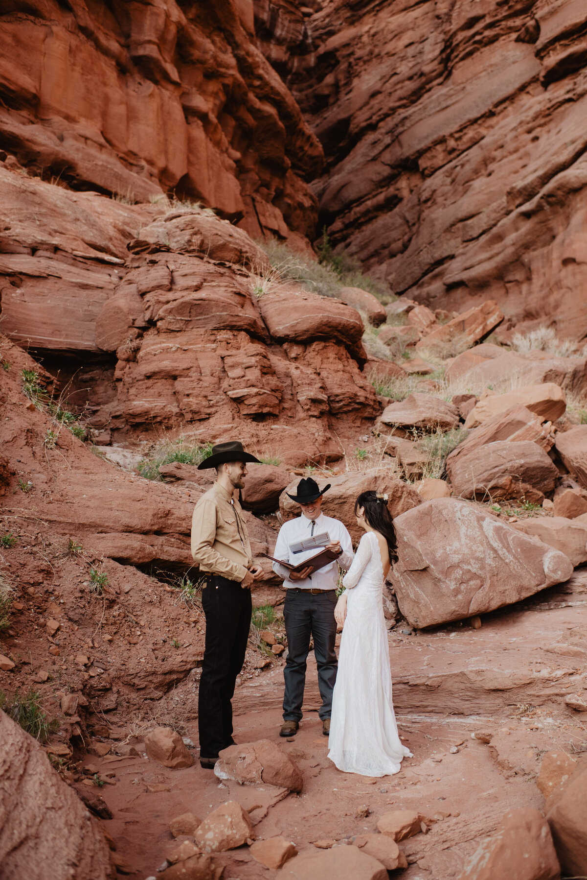 Utah Elopement Photographer captures Moab intimate elopement ceremony