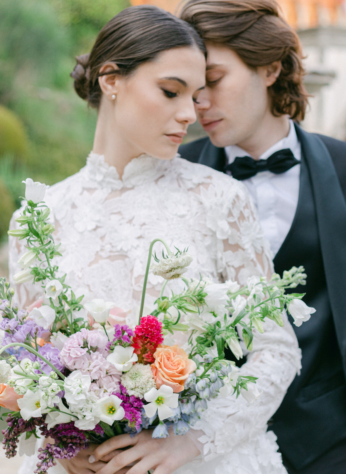 wedding couple with the bridal bouquet