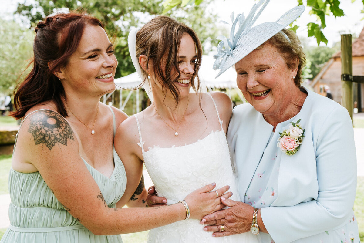 wedding-photographer-somersbury-barn-surrey-zoecphotography-buckinghamshire-16